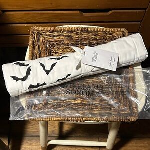 Williams Sonoma Black Bat 🦇 Design Table Runner BNWT